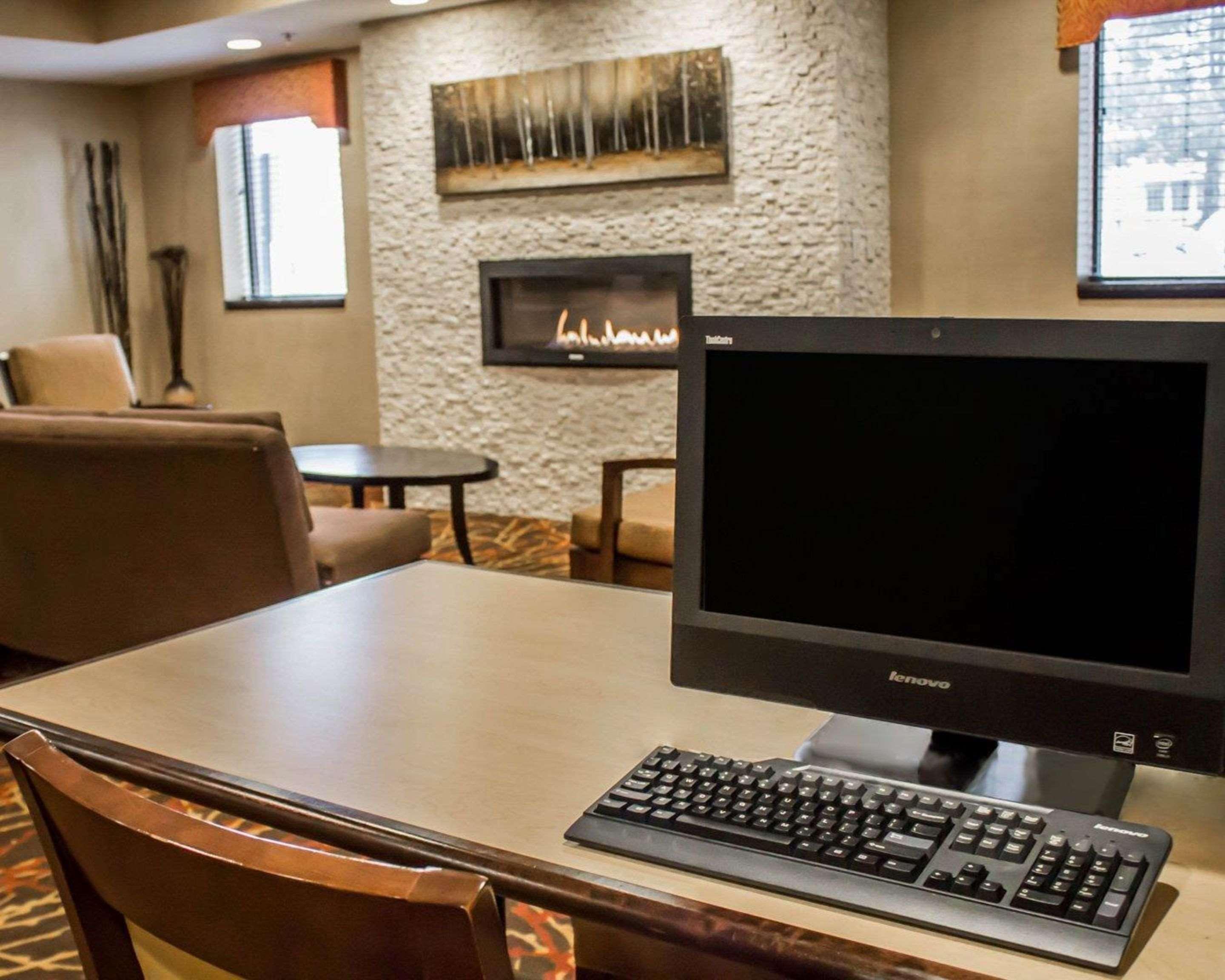 Comfort Inn & Suites Wadsworth Kültér fotó