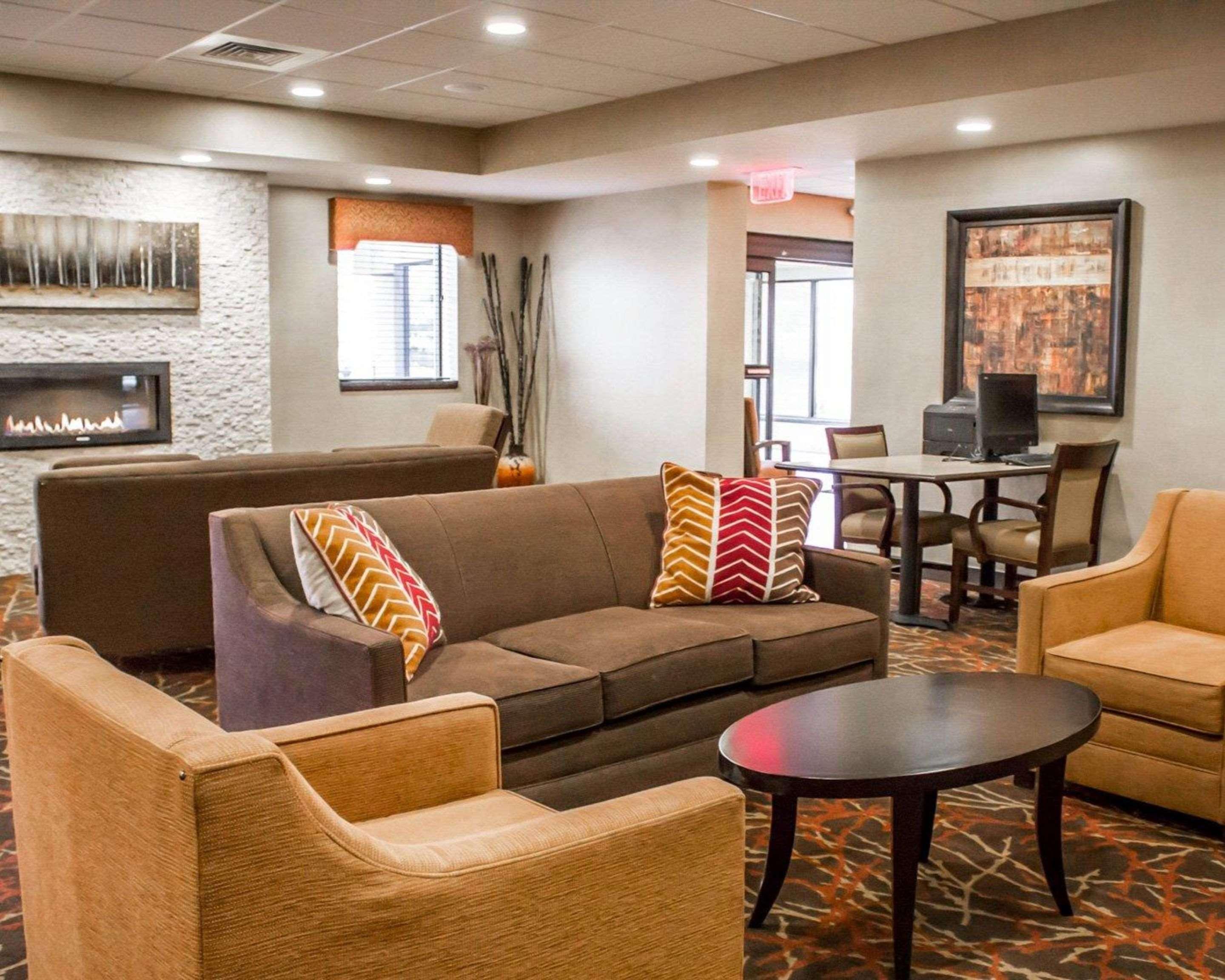 Comfort Inn & Suites Wadsworth Kültér fotó