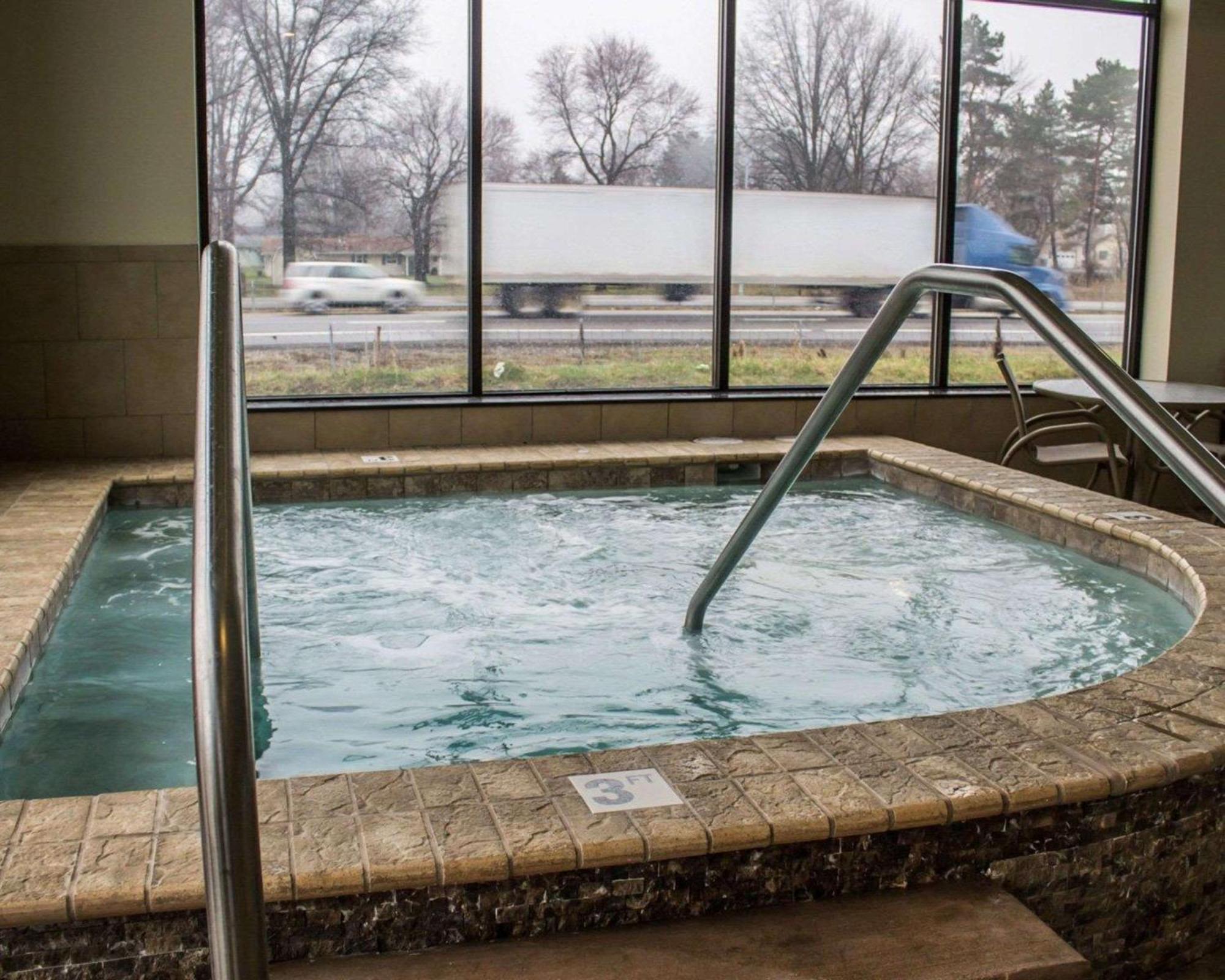 Comfort Inn & Suites Wadsworth Kültér fotó