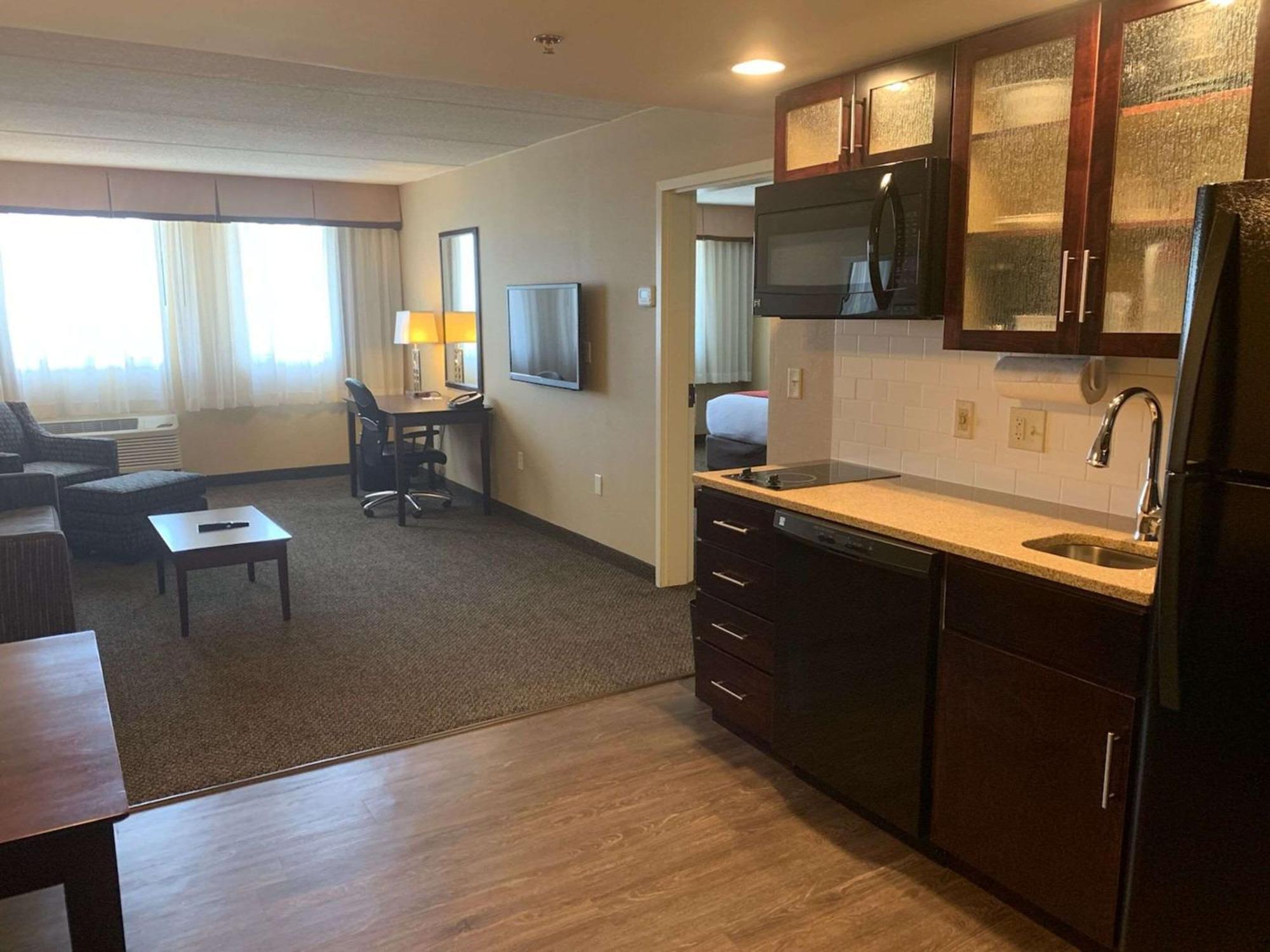 Comfort Inn & Suites Wadsworth Kültér fotó