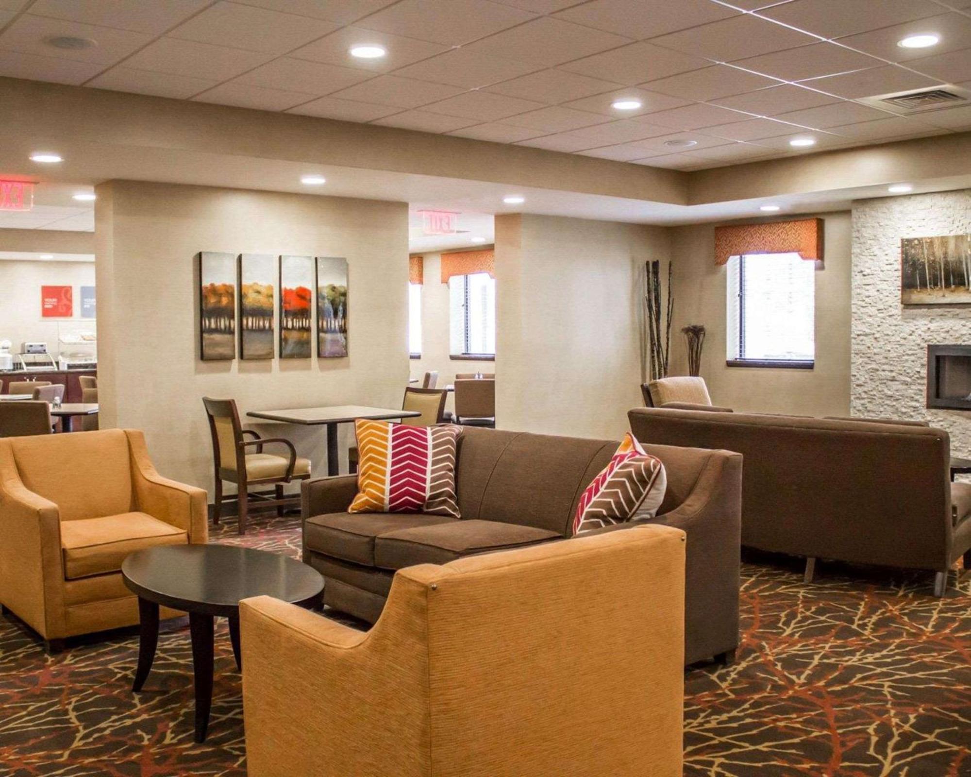 Comfort Inn & Suites Wadsworth Kültér fotó
