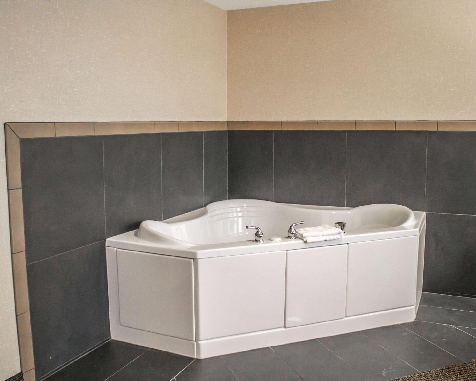 Comfort Inn & Suites Wadsworth Kültér fotó